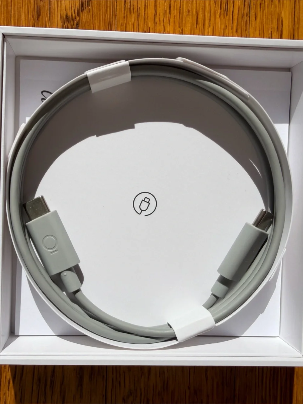 Gold Oura Ring 4 + Charging Case (Size 9)